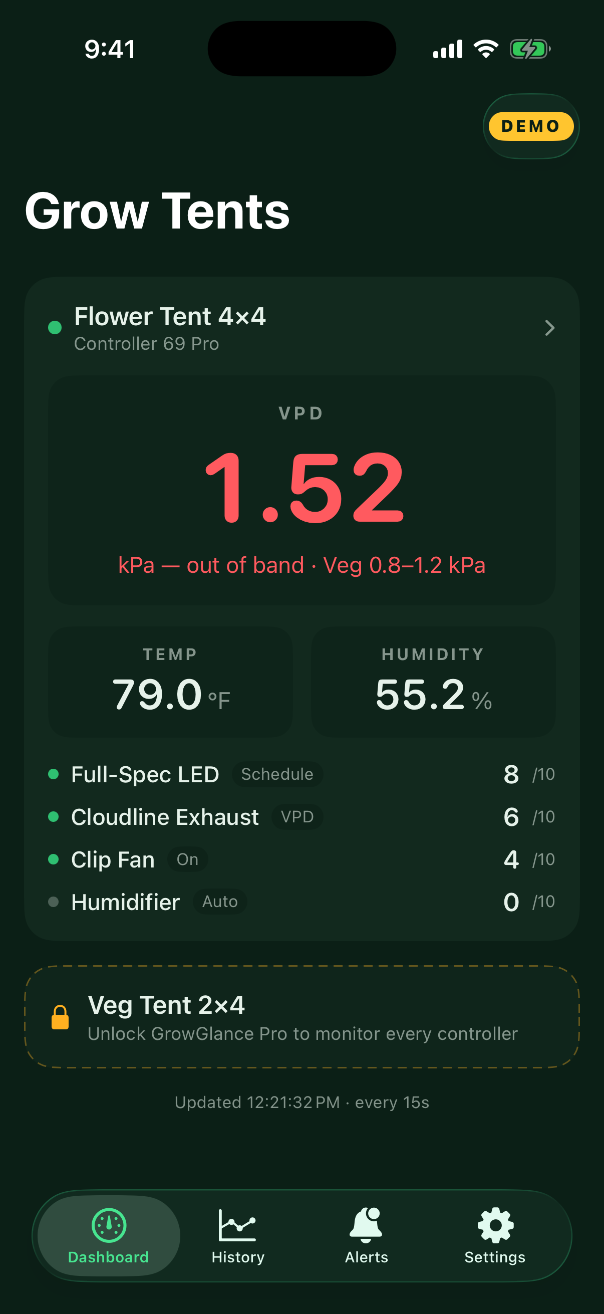 GrowGlance dashboard showing a grow tent's VPD gauge in band with temperature and humidity tiles